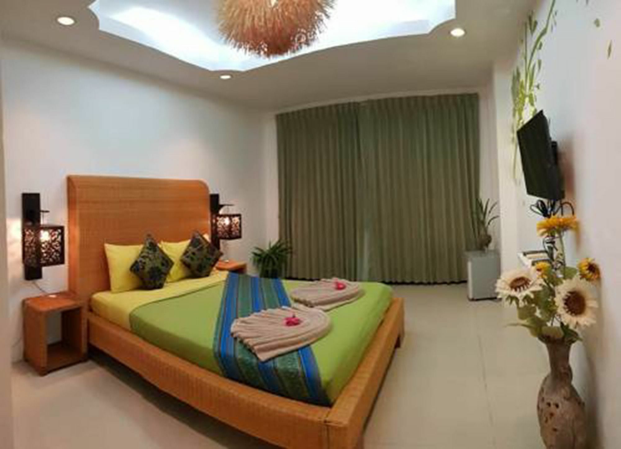 Rockwell Boutique Suites Hua Thanon  Exterior photo